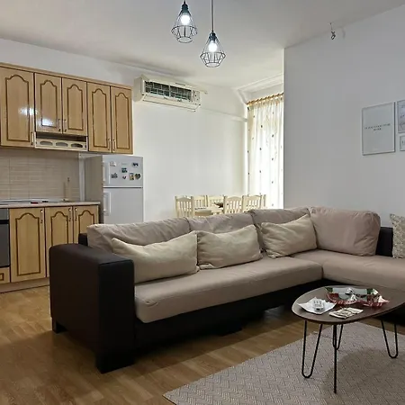 Friendly Center טיראנה