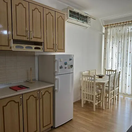 Friendly Center טיראנה