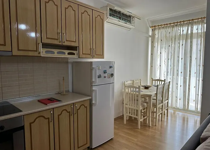Friendly Center טיראנה