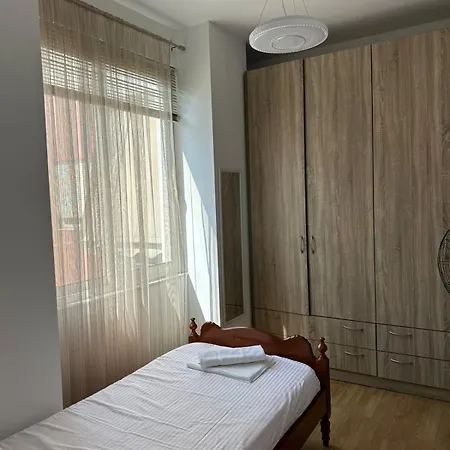 Friendly Center * 地拉那